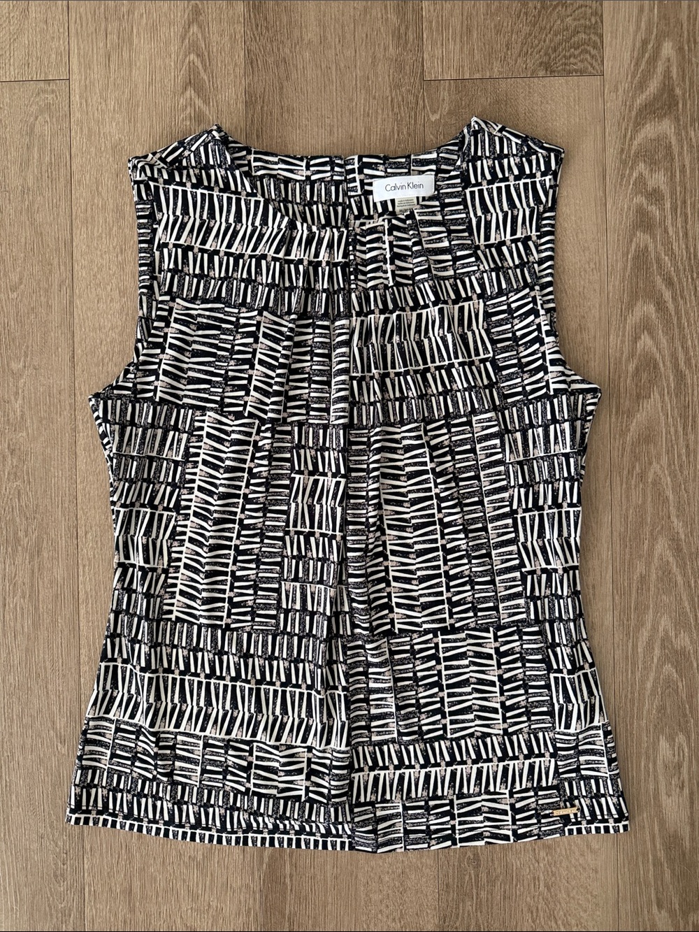 Calvin Klein Black & White Geometric Sleeveless Shell